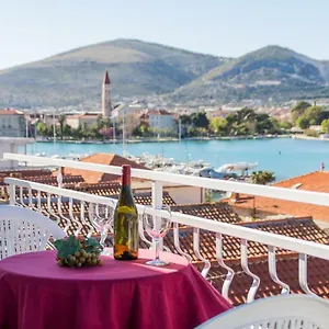 https://villa-jadran-hotel.hotels-in-trogir.com